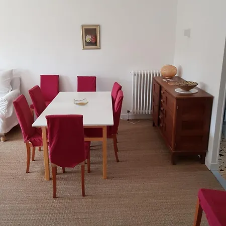 Spacious House With Garden In Downtown Дом отдыха