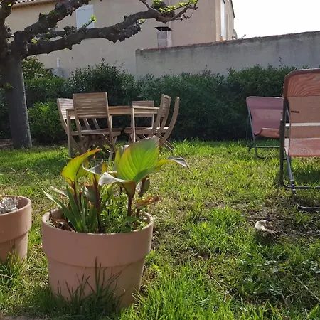 Spacious House With Garden In Downtown Дом отдыха *